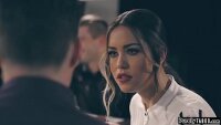عاهرة مجنونة بالقضيب تمص قضيب رجل أسود موهوب وتريد أن تمارس الجنس معه