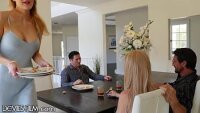 بنت مع بنت وقافي قضيب كبير مع زر صغير